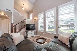 936 W Spring Creek Ln, Farmington, UT 84025 - Photo 3