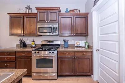 936 W Spring Creek Ln, Farmington, UT 84025 - Photo 9