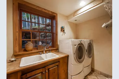 2015 E Dimple Dell Rd, Sandy, UT 84092 - Photo 11