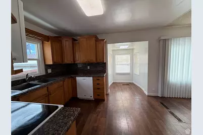 73 Garden St, Helper, UT 84526 - Photo 9