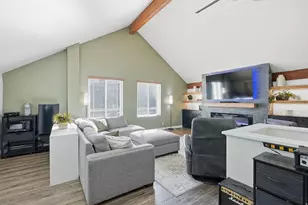 8109 S Cottonwood Hills Cir S, Sandy, UT 84094 - Photo 11