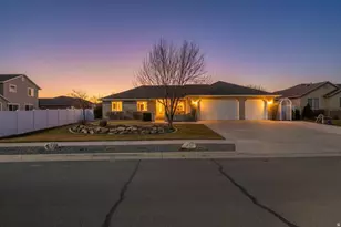12252 S Margaret Rose Dr, Riverton, UT 84065 - Photo 3