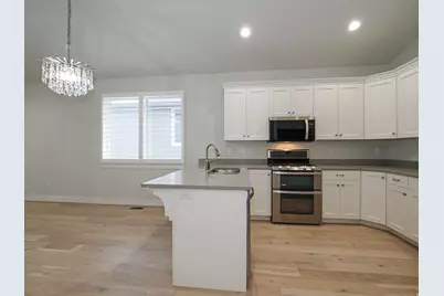 10673 S Bridlewood Ln, Sandy, UT 84092 - Photo 5