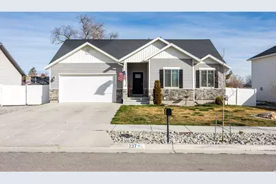 237 E Tate Ct, Grantsville, UT 84029 - Photo 1