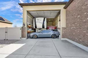 1899 S 3720 W, Syracuse, UT 84075 - Photo 3