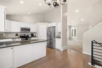 687 W 2025 N, Centerville, UT 84014 - Photo 9