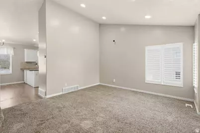 687 W 2025 N, Centerville, UT 84014 - Photo 3