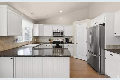 687 W 2025 N, Centerville, UT 84014 - Photo 11