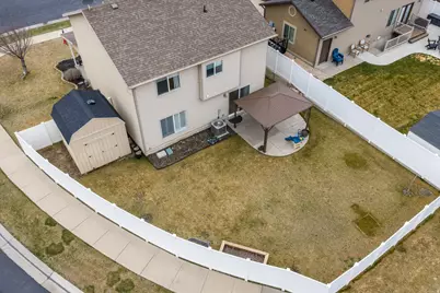 804 Willowbrook Ln, Pleasant View, UT 84404 - Photo 5