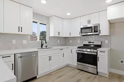 7034 W Copperhill Dr, West Valley, UT 84128 - Photo 9