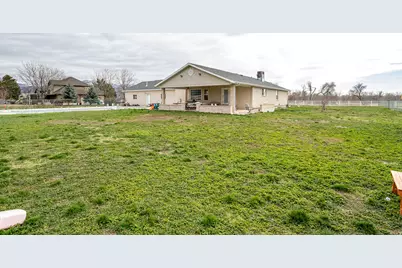 3424 W Pioneer Rd, Marriott-Slaterville City, UT 84404 - Photo 23