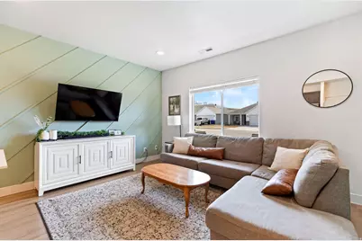 1556 E 460 S, Hyrum, UT 84319 - Photo 3