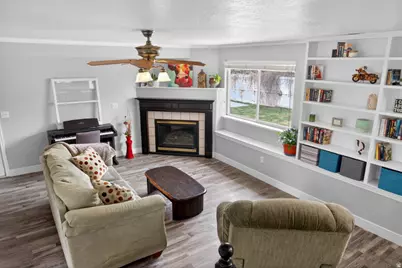 2487 W Lusterpointe Ln, West Jordan, UT 84088 - Photo 15