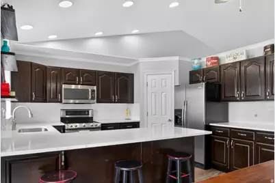 2487 W Lusterpointe Ln, West Jordan, UT 84088 - Photo 11