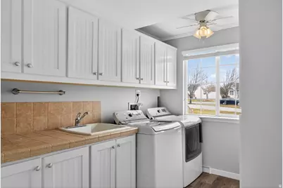 2487 W Lusterpointe Ln, West Jordan, UT 84088 - Photo 17