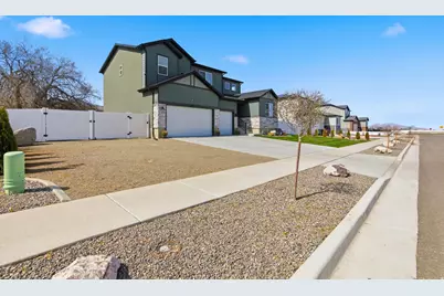 277 N Hatchet Ranch Dr, Grantsville, UT 84029 - Photo 3