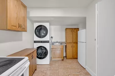 4678 W 3100 S, West Valley, UT 84120 - Photo 31