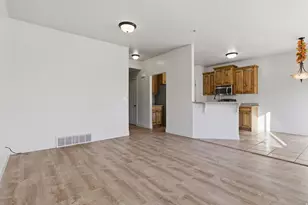 282 Cascade Ct, Saratoga Springs, UT 84045 - Photo 7