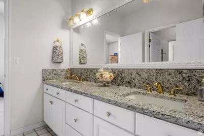 2016 E Graystone Ln S, Draper, UT 84020 - Photo 27