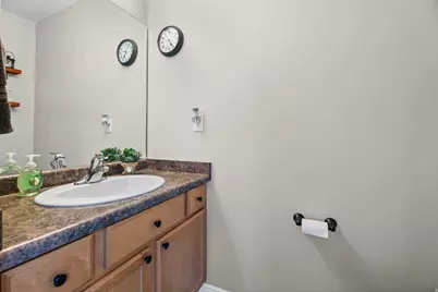 2464 N Charleston Ave, Harrisville, UT 84414 - Photo 11