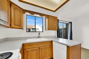 1113 Country Hills Dr, Ogden, UT 84403 - Photo 9