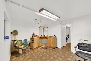 1113 Country Hills Dr, Ogden, UT 84403 - Photo 17