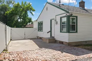 802 S Brookside Dr E, Springville, UT 84663 - Photo 25