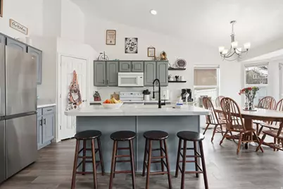 8262 S Pin Oak Dr, West Jordan, UT 84081 - Photo 7