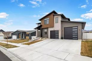 677 E Kings Landing, Tooele, UT 84074 - Photo 3