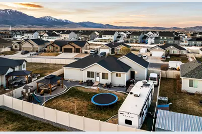 1070 E Hunter Ln, Eagle Mountain, UT 84005 - Photo 43