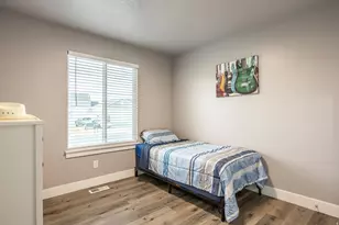 1070 E Hunter Ln, Eagle Mountain, UT 84005 - Photo 23