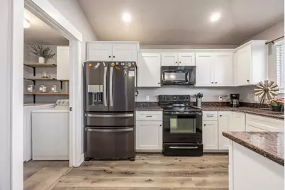 1070 E Hunter Ln, Eagle Mountain, UT 84005 - Photo 17