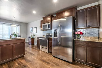 688 W Gallant Dr, Bluffdale, UT 84065 - Photo 3