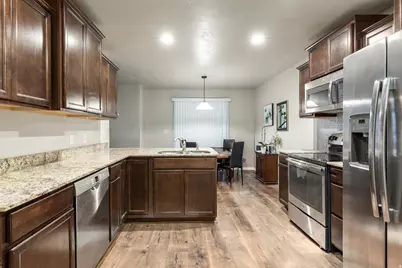 688 W Gallant Dr, Bluffdale, UT 84065 - Photo 7