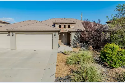 968 N 300 W Cir W, Hurricane, UT 84737 - Photo 1