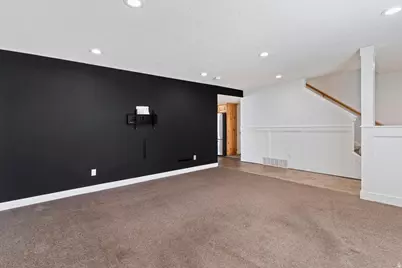 928 W Willow Brook Ln, Pleasant View, UT 84414 - Photo 3