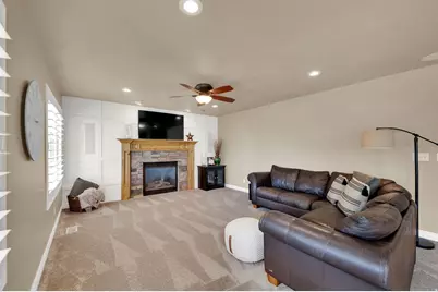 686 Wellington Dr, Kaysville, UT 84037 - Photo 15