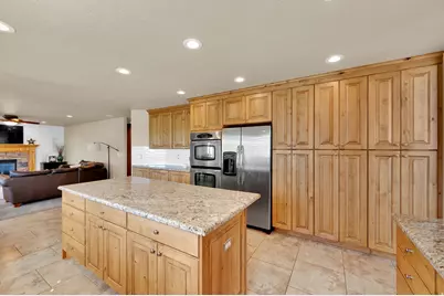686 Wellington Dr, Kaysville, UT 84037 - Photo 13