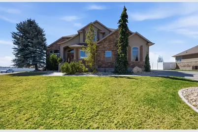 686 Wellington Dr, Kaysville, UT 84037 - Photo 3