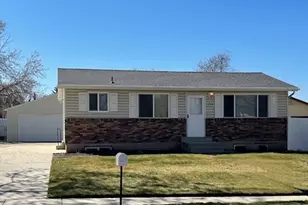 574 E Aloha Ln S, Sandy, UT 84070 - Photo 1