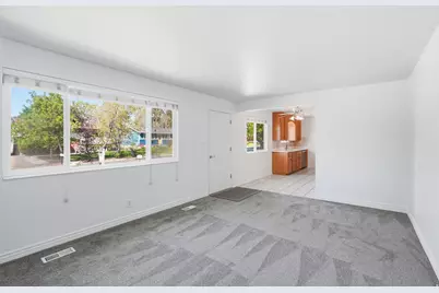 574 E Aloha Ln S, Sandy, UT 84070 - Photo 5