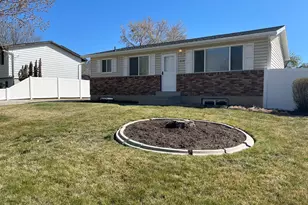 574 E Aloha Ln S, Sandy, UT 84070 - Photo 3
