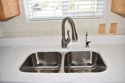 574 E Aloha Ln S, Sandy, UT 84070 - Photo 15