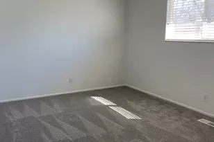 574 E Aloha Ln S, Sandy, UT 84070 - Photo 17