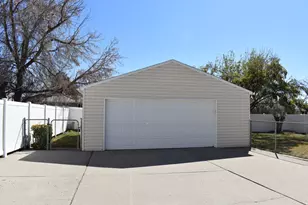 574 E Aloha Ln S, Sandy, UT 84070 - Photo 5