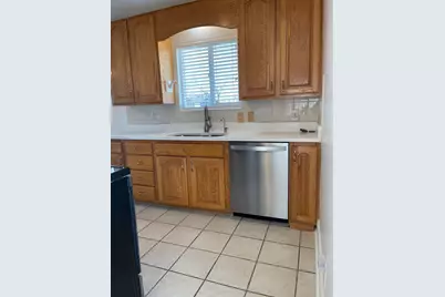 574 E Aloha Ln S, Sandy, UT 84070 - Photo 11