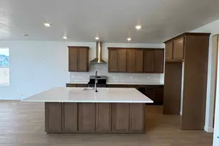 2946 N Kingbird Dr, Eagle Mountain, UT 84005 - Photo 3