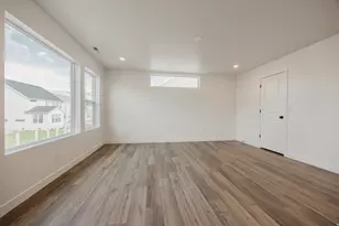3033 N Summer Wood Dr, Eagle Mountain, UT 84005 - Photo 9
