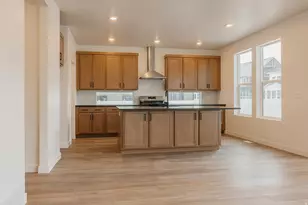 2910 N Kingbird Dr, Eagle Mountain, UT 84005 - Photo 3