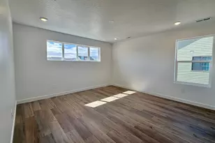 2910 N Kingbird Dr, Eagle Mountain, UT 84005 - Photo 9